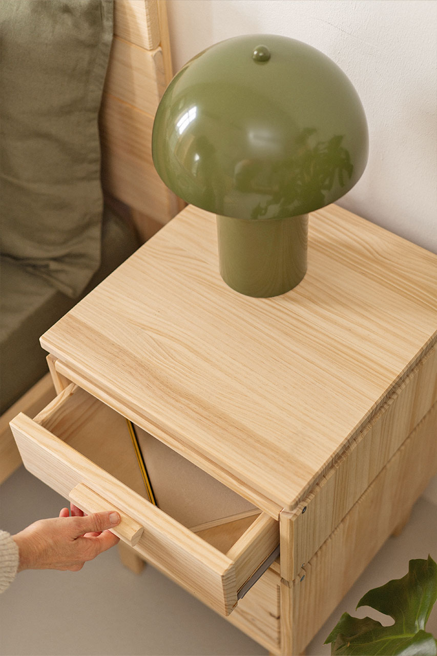 Imagen de ambiente 5 para:Mesita de noche de madera con 2 cajones